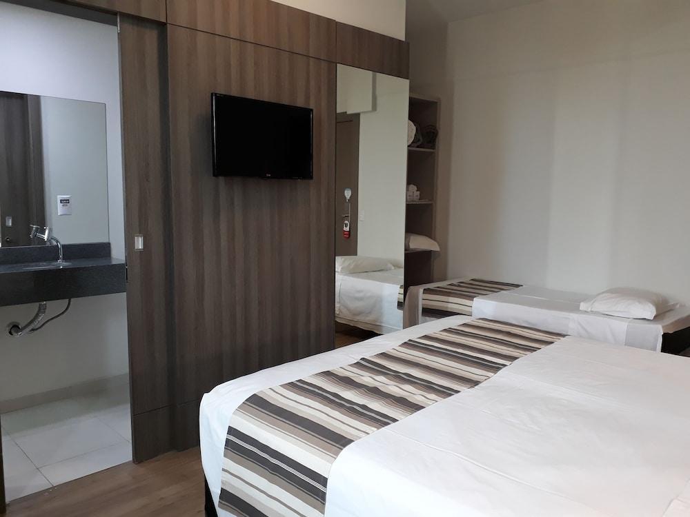 Hotel Valerim Itajai / Navegantes Esterno foto