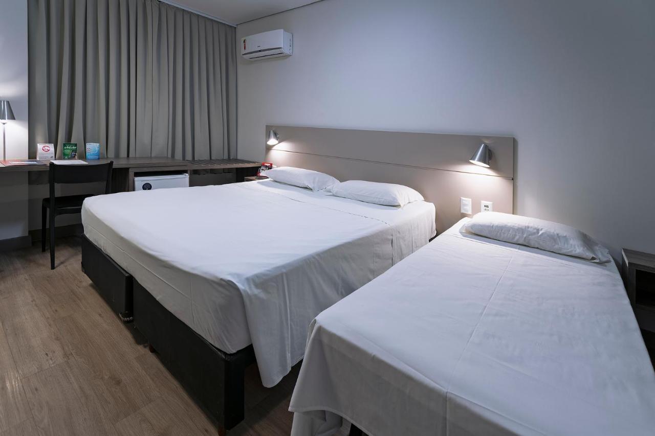 Hotel Valerim Itajai / Navegantes Esterno foto