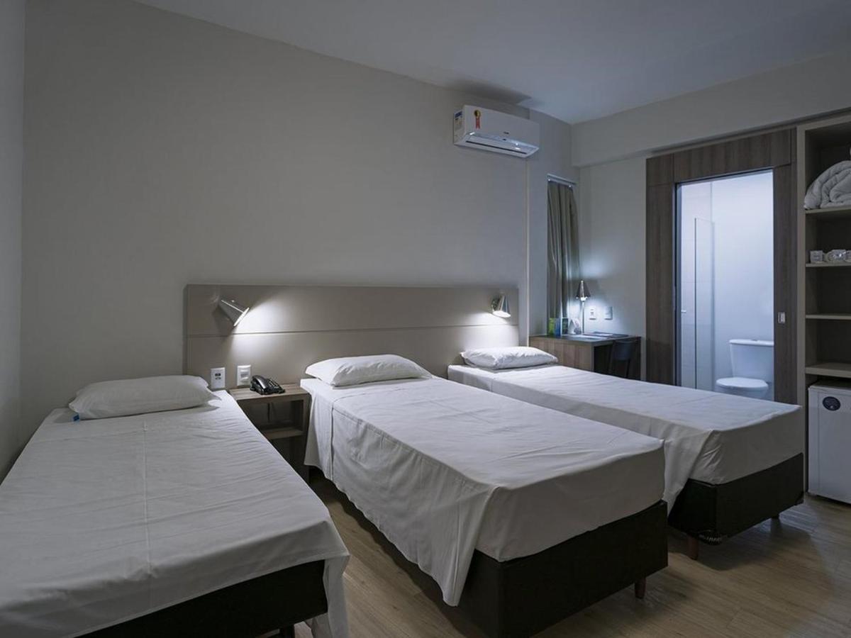 Hotel Valerim Itajai / Navegantes Esterno foto