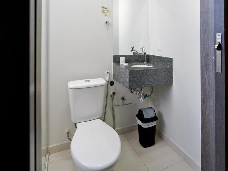 Hotel Valerim Itajai / Navegantes Esterno foto