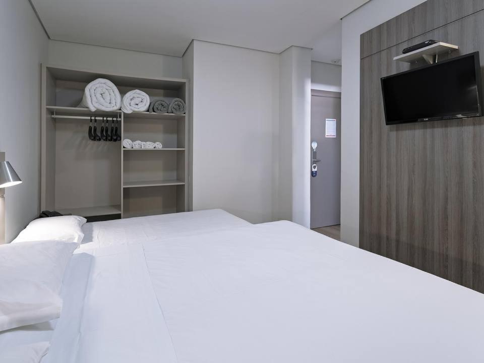 Hotel Valerim Itajai / Navegantes Esterno foto