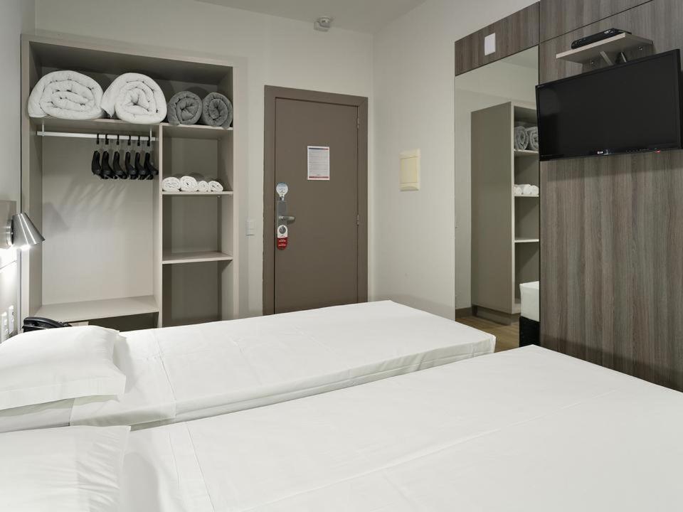 Hotel Valerim Itajai / Navegantes Esterno foto