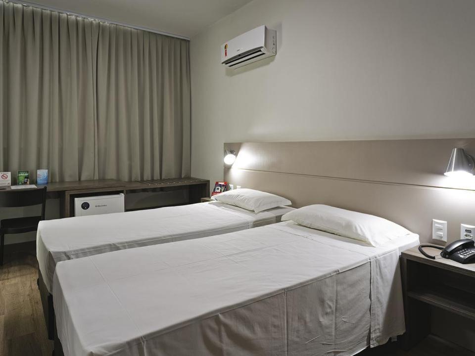 Hotel Valerim Itajai / Navegantes Esterno foto