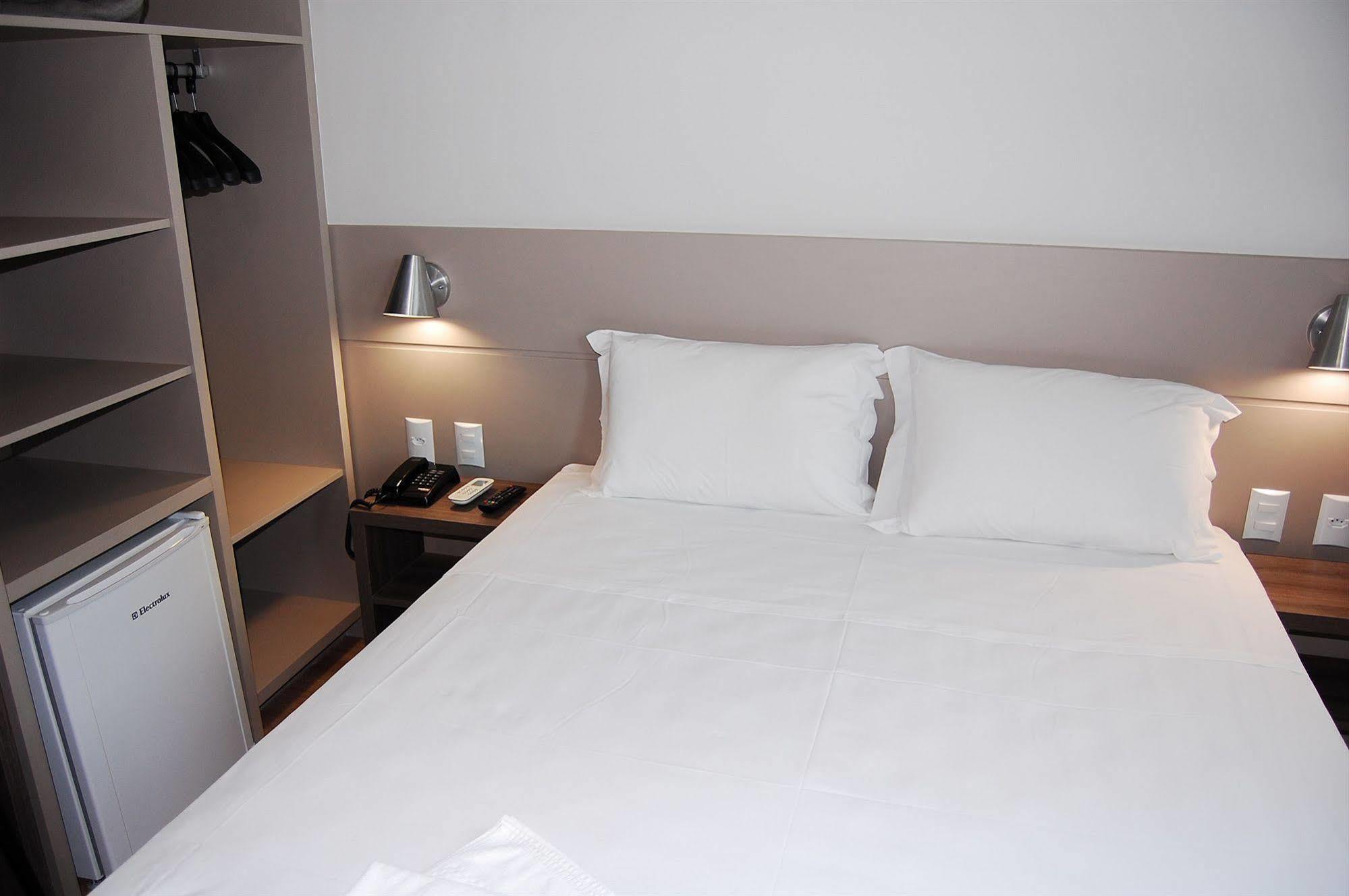 Hotel Valerim Itajai / Navegantes Esterno foto