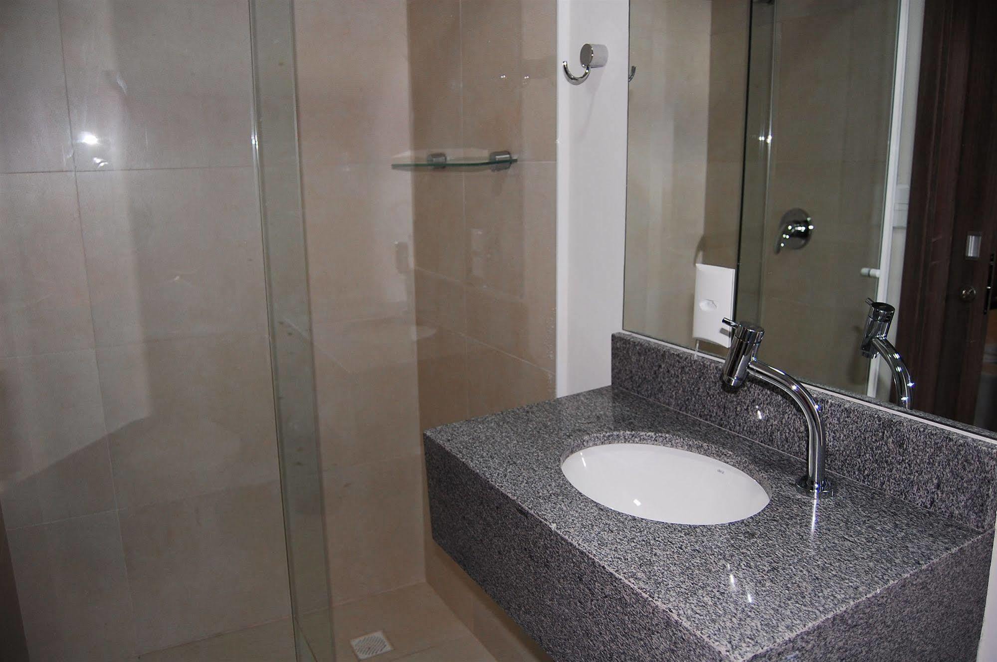 Hotel Valerim Itajai / Navegantes Esterno foto