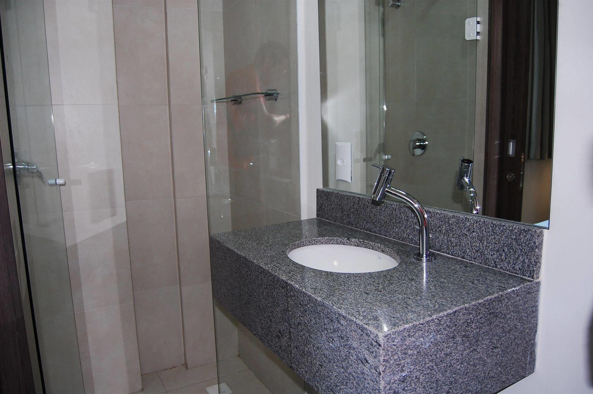 Hotel Valerim Itajai / Navegantes Esterno foto