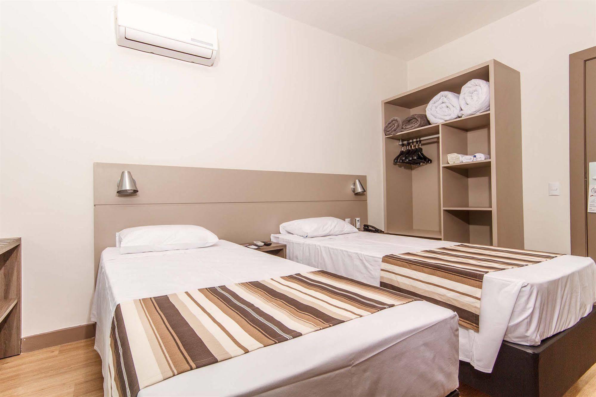 Hotel Valerim Itajai / Navegantes Esterno foto