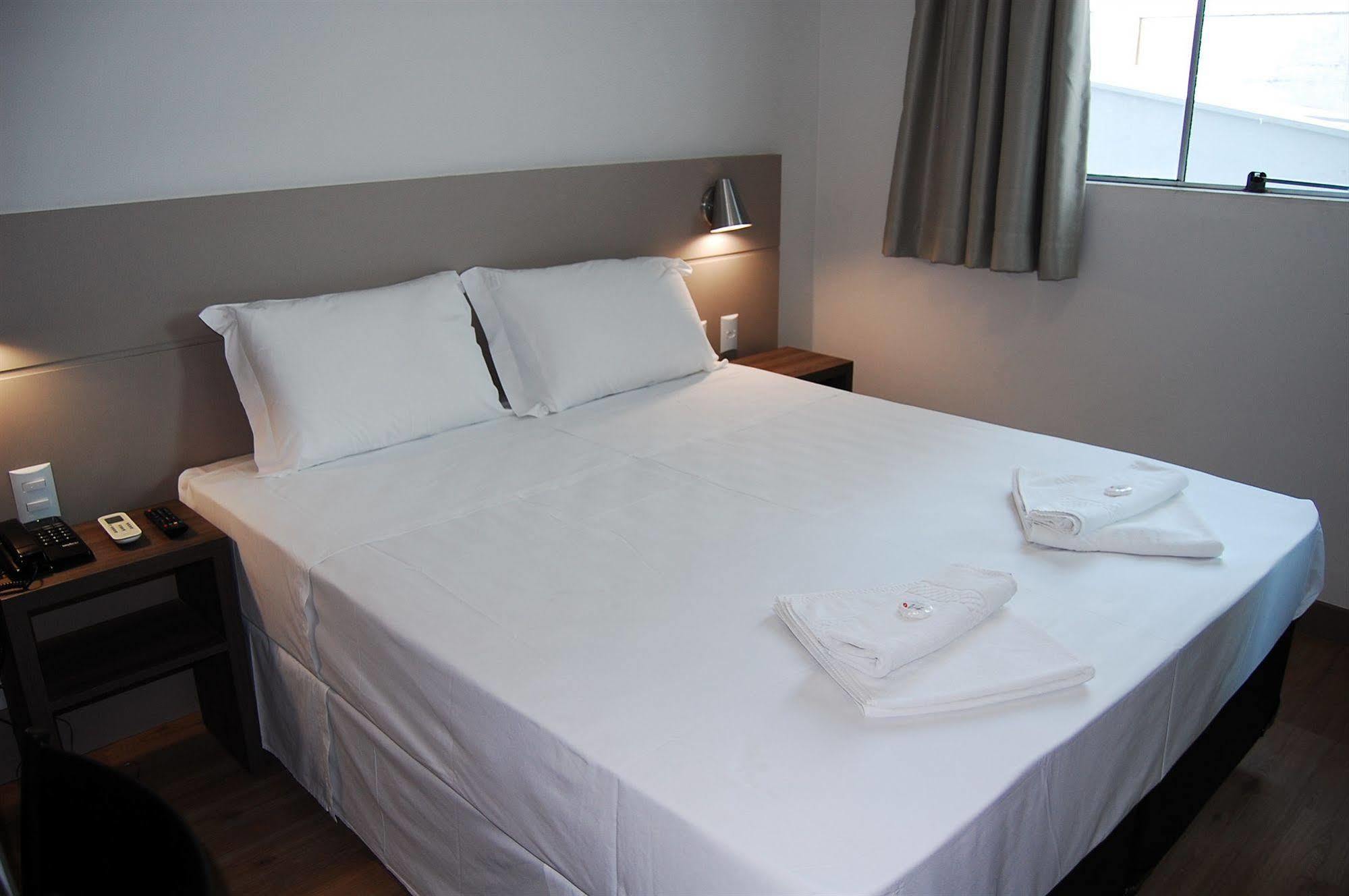 Hotel Valerim Itajai / Navegantes Esterno foto