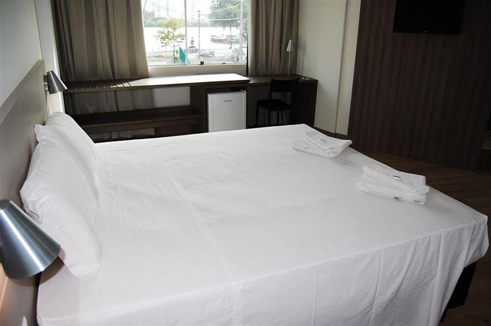 Hotel Valerim Itajai / Navegantes Esterno foto